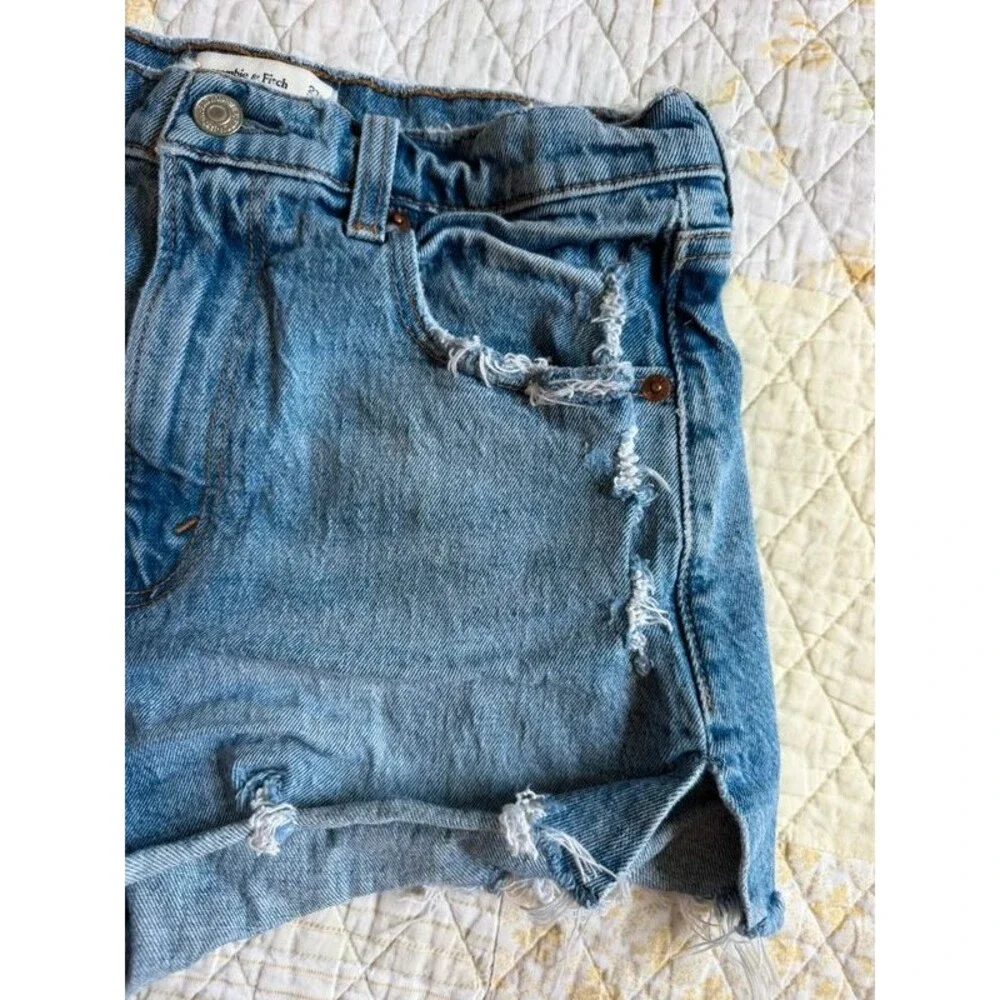 Abercrombie & Fitch High Rise the Mom Short size 27
